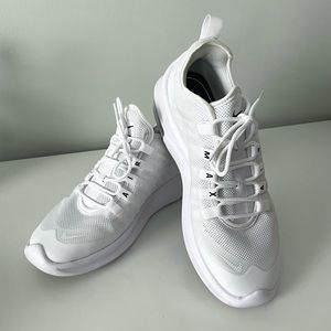 Nike Air Max Axis SIZE 9